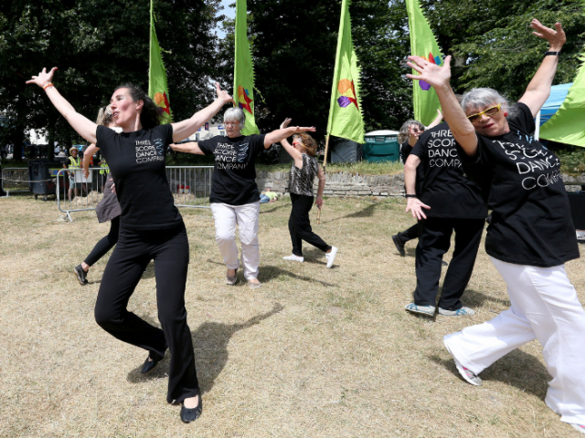 Women dancing at 2018 TAKEPART Festival