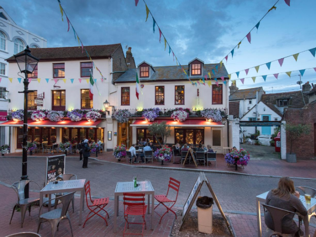 Photograph of outdoor dining in Brighton Lanes