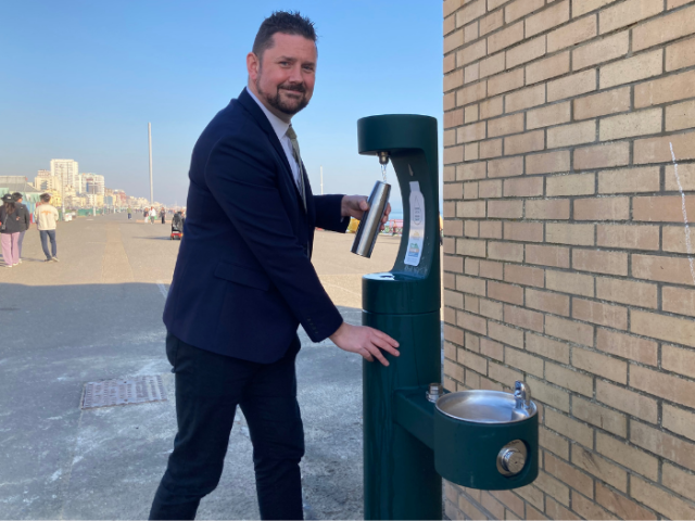 Picture of Council Leader Ph&eacute;lim MacCafferty filling up a water bottle