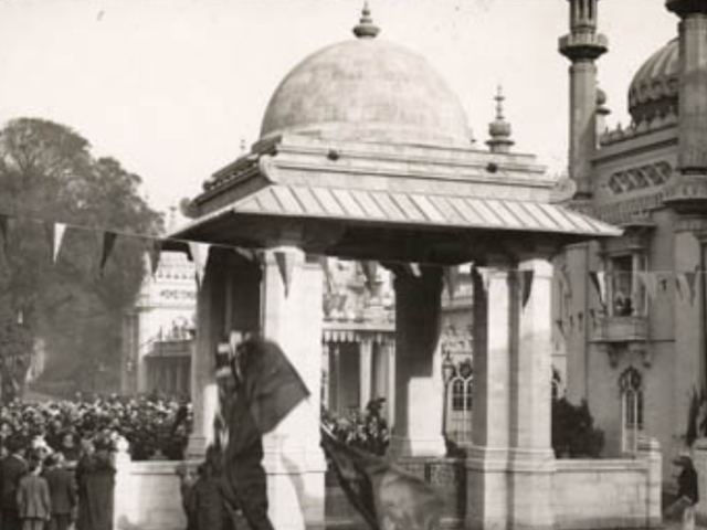 Photo of the unveiling of the Indian Gate in 1921