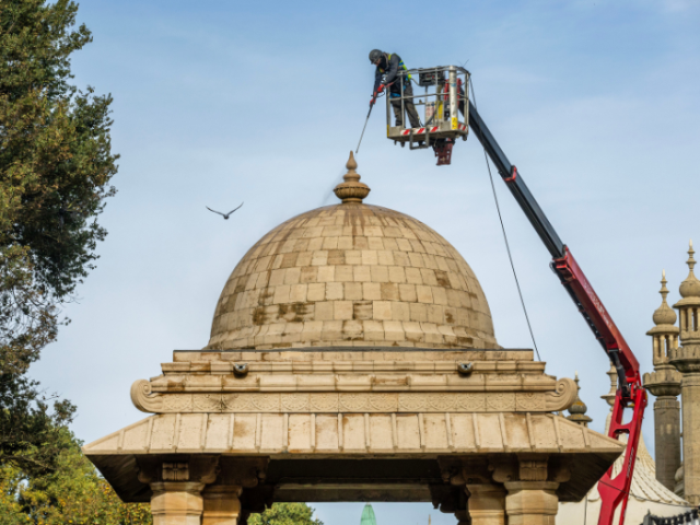 Cleaning the India Gate