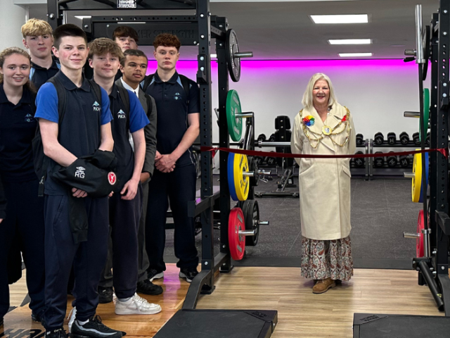 Mayor gets set to open refurbished gym at Portslade Sports Centre, joined by local students 