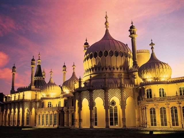 Royal Pavilion at night